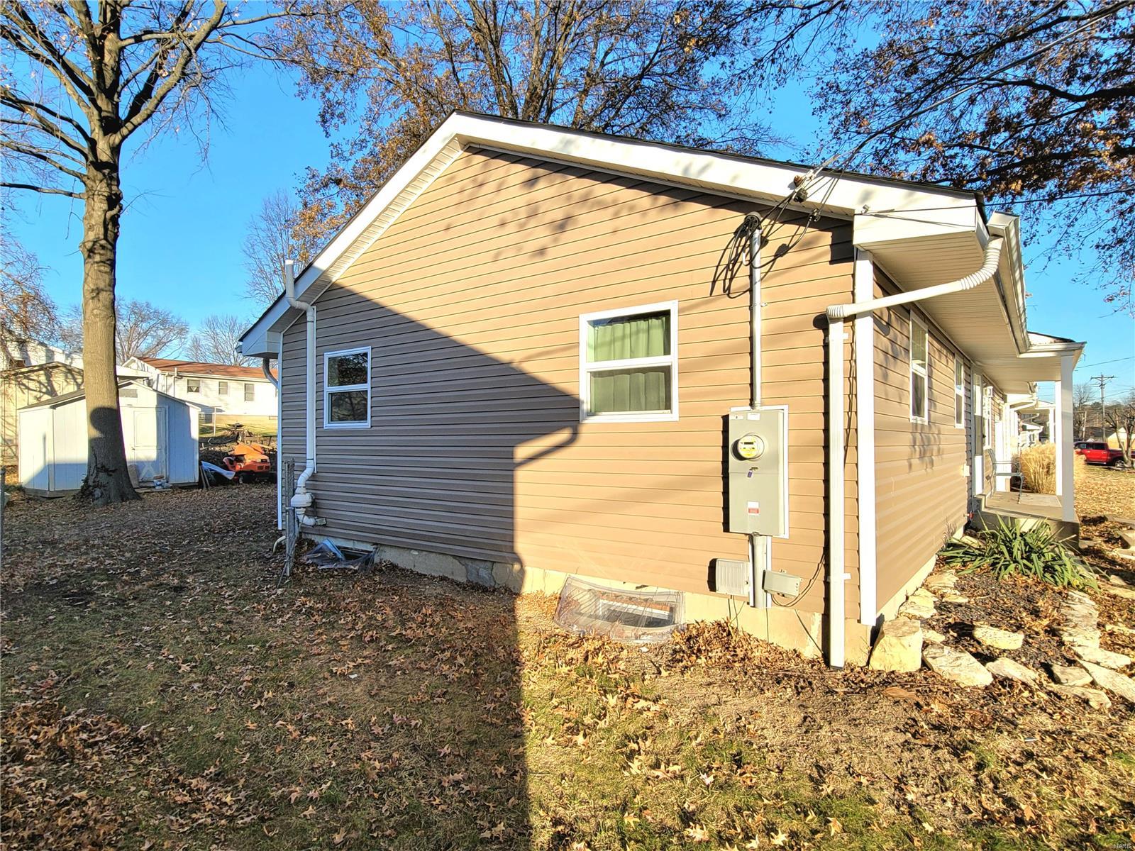 623 E 8th Street Property Photo 2