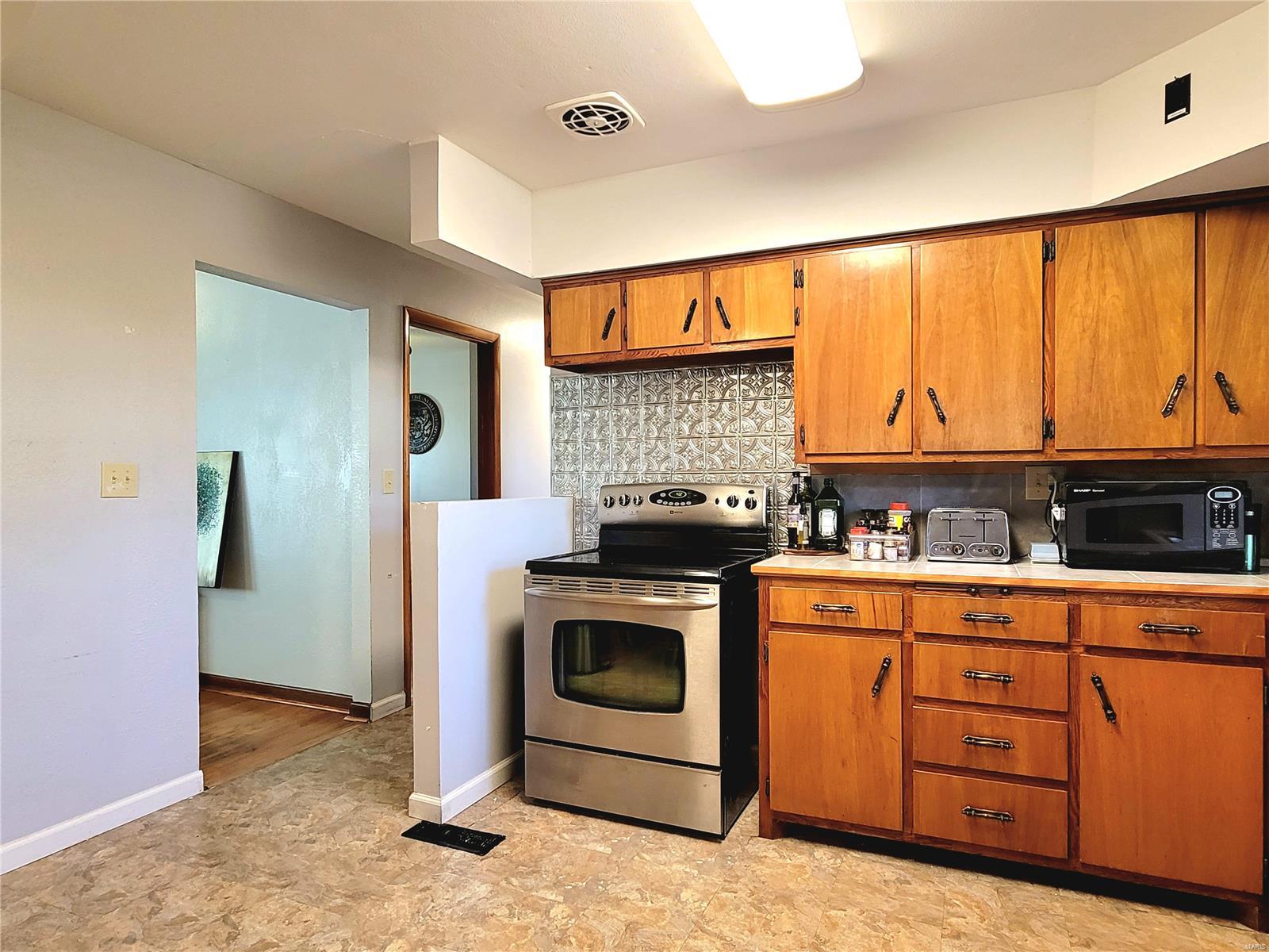 623 E 8th Street Property Photo 7