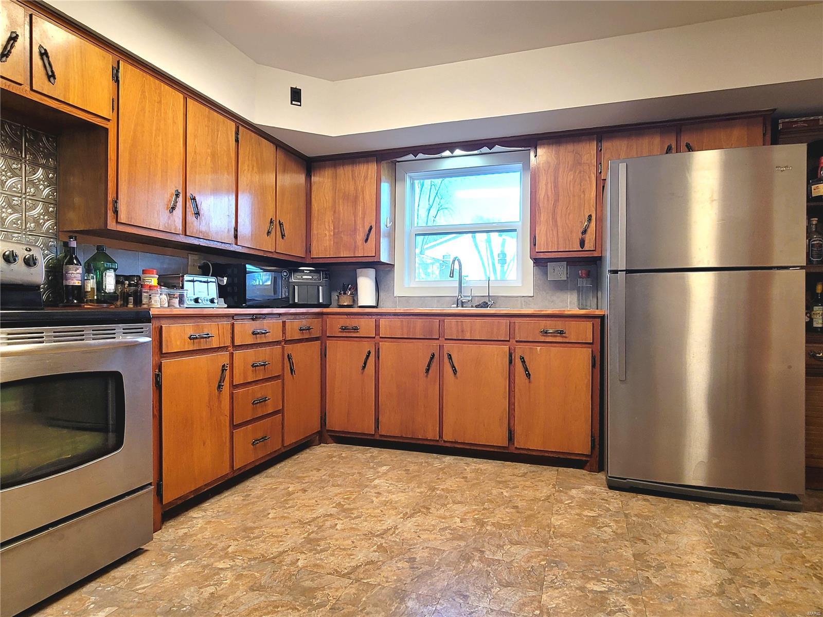 623 E 8th Street Property Photo 8