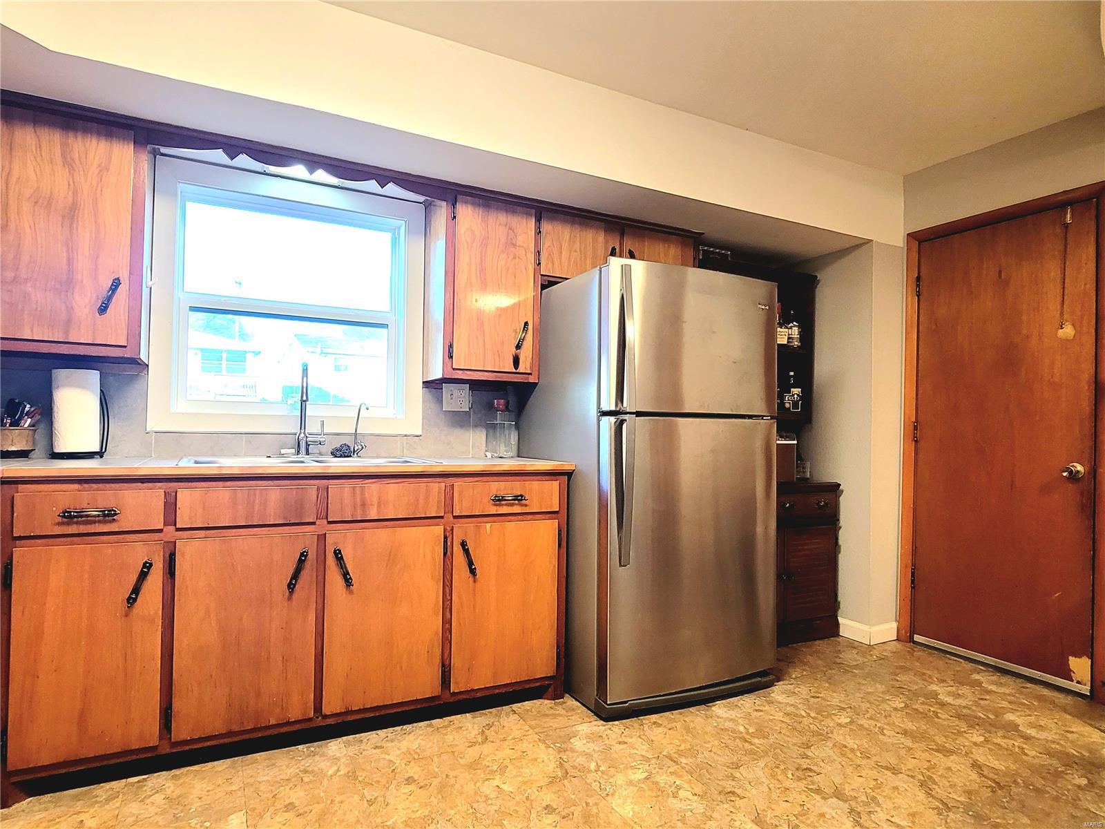 623 E 8th Street Property Photo 9