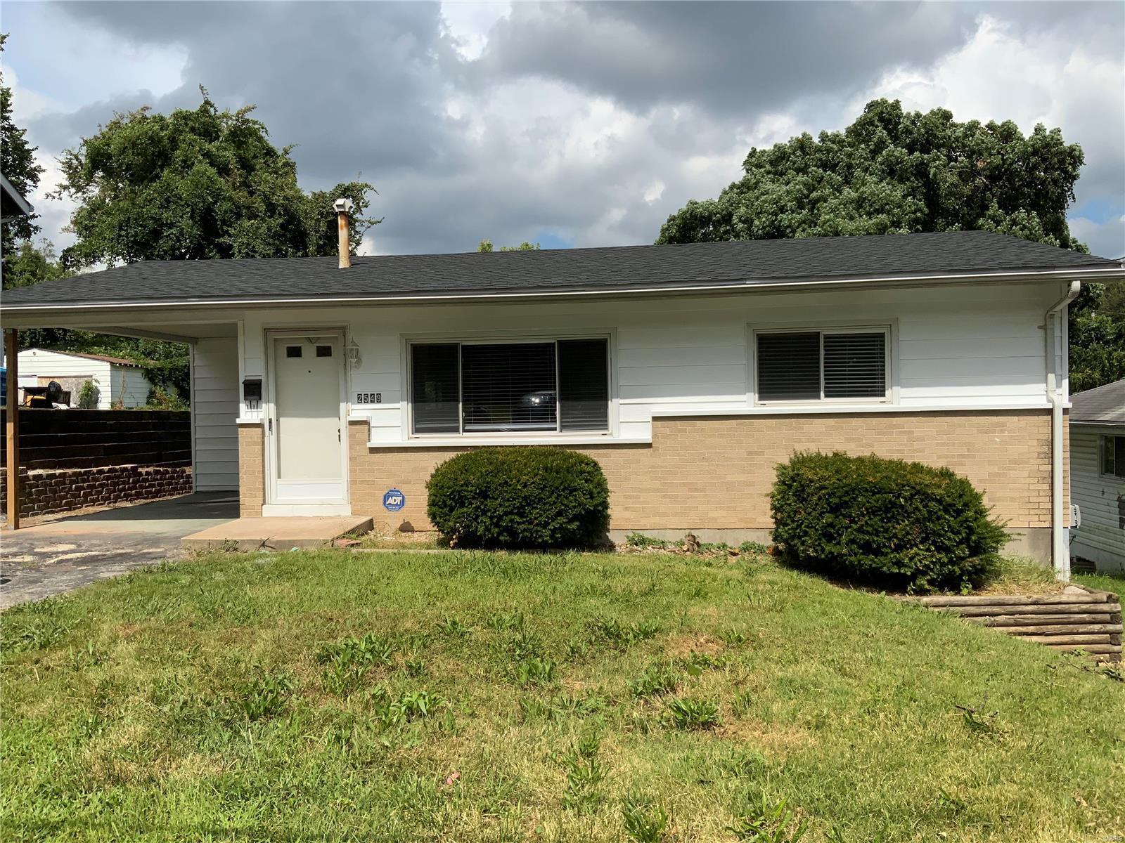 2549 Oakcrest Avenue Property Photo