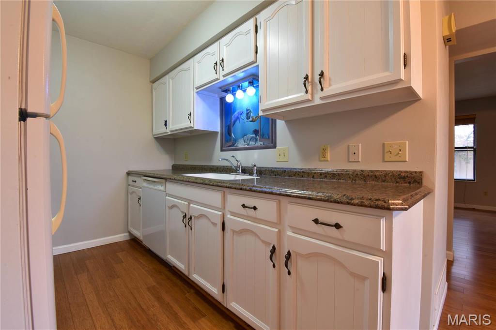 1103 Hampton Court Property Photo 2