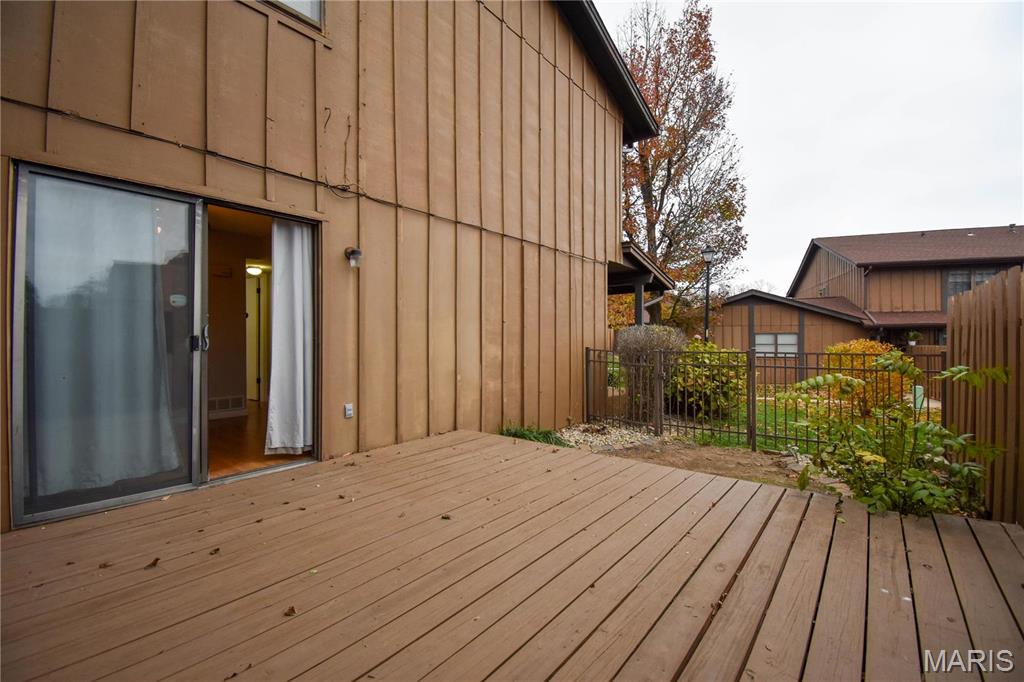 1103 Hampton Court Property Photo 3