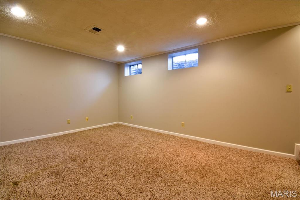 1103 Hampton Court Property Photo 7