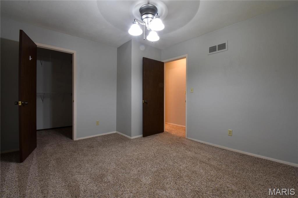 1103 Hampton Court Property Photo 18