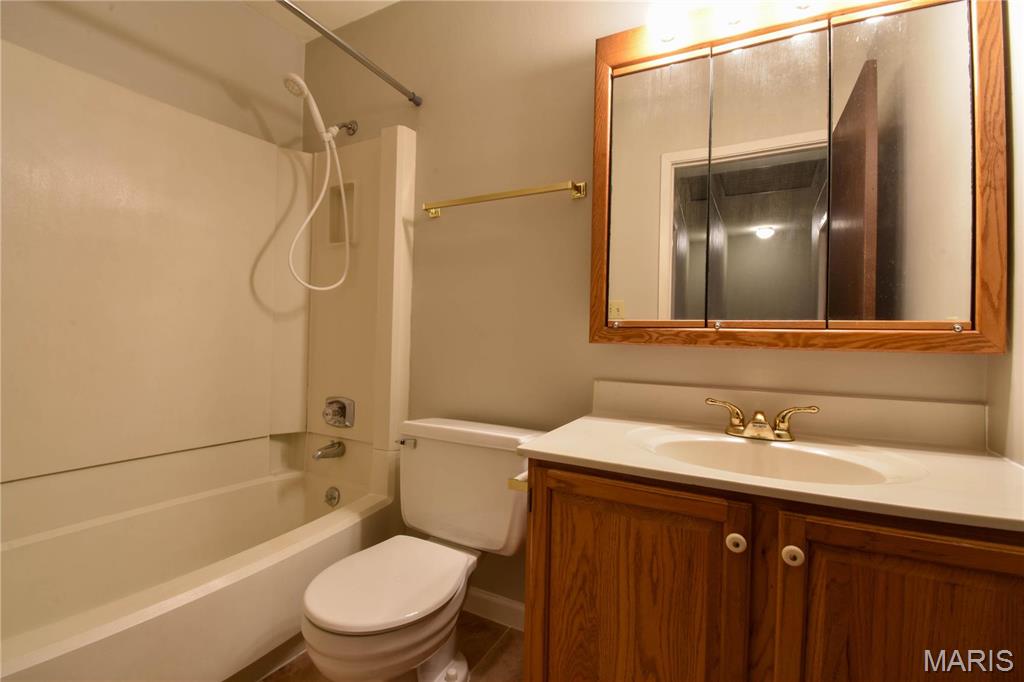 1103 Hampton Court Property Photo 24