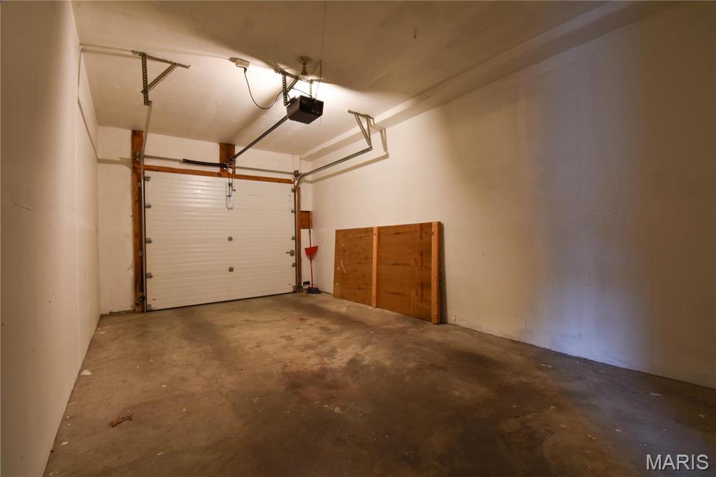 1103 Hampton Court Property Photo 27
