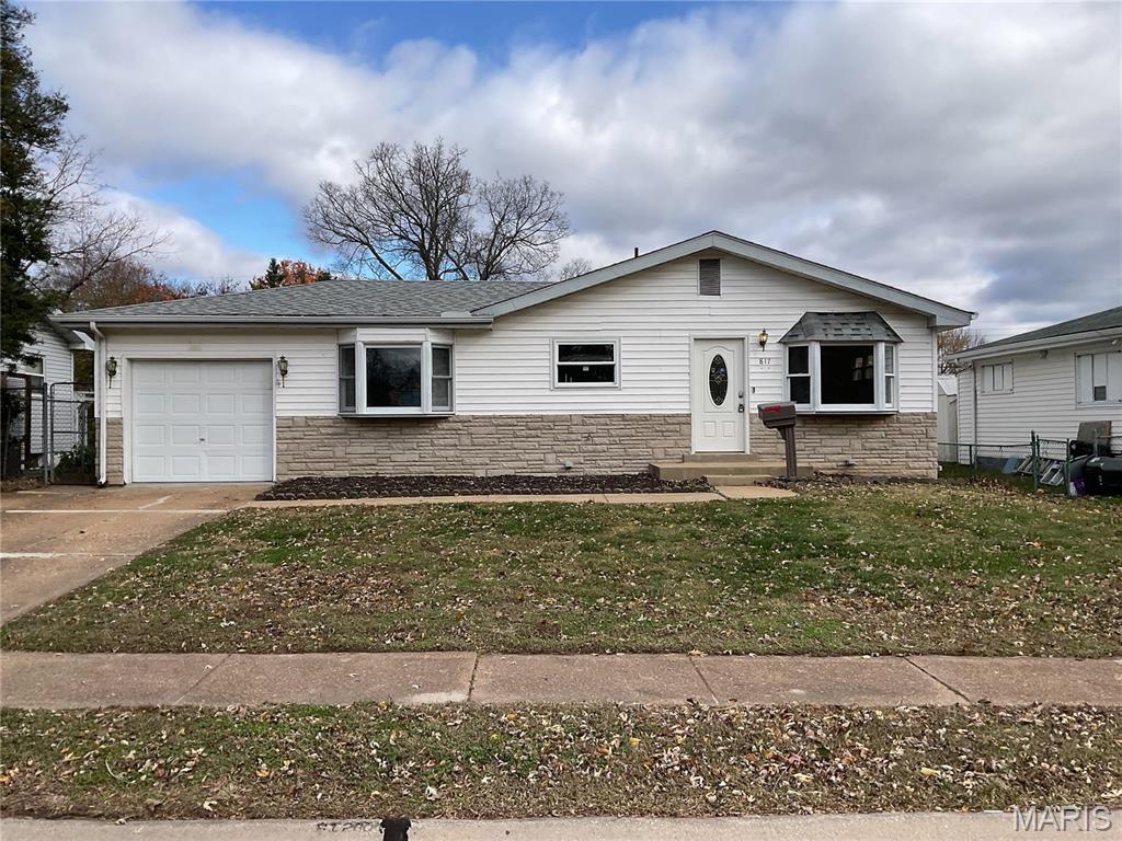 817 Lightwood Drive Property Photo 1