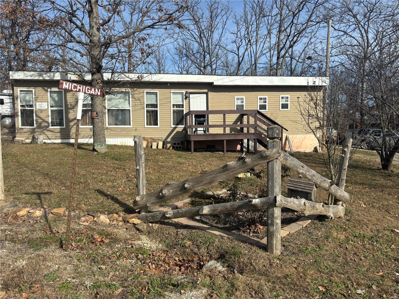 205 Michigan Drive Property Photo 2
