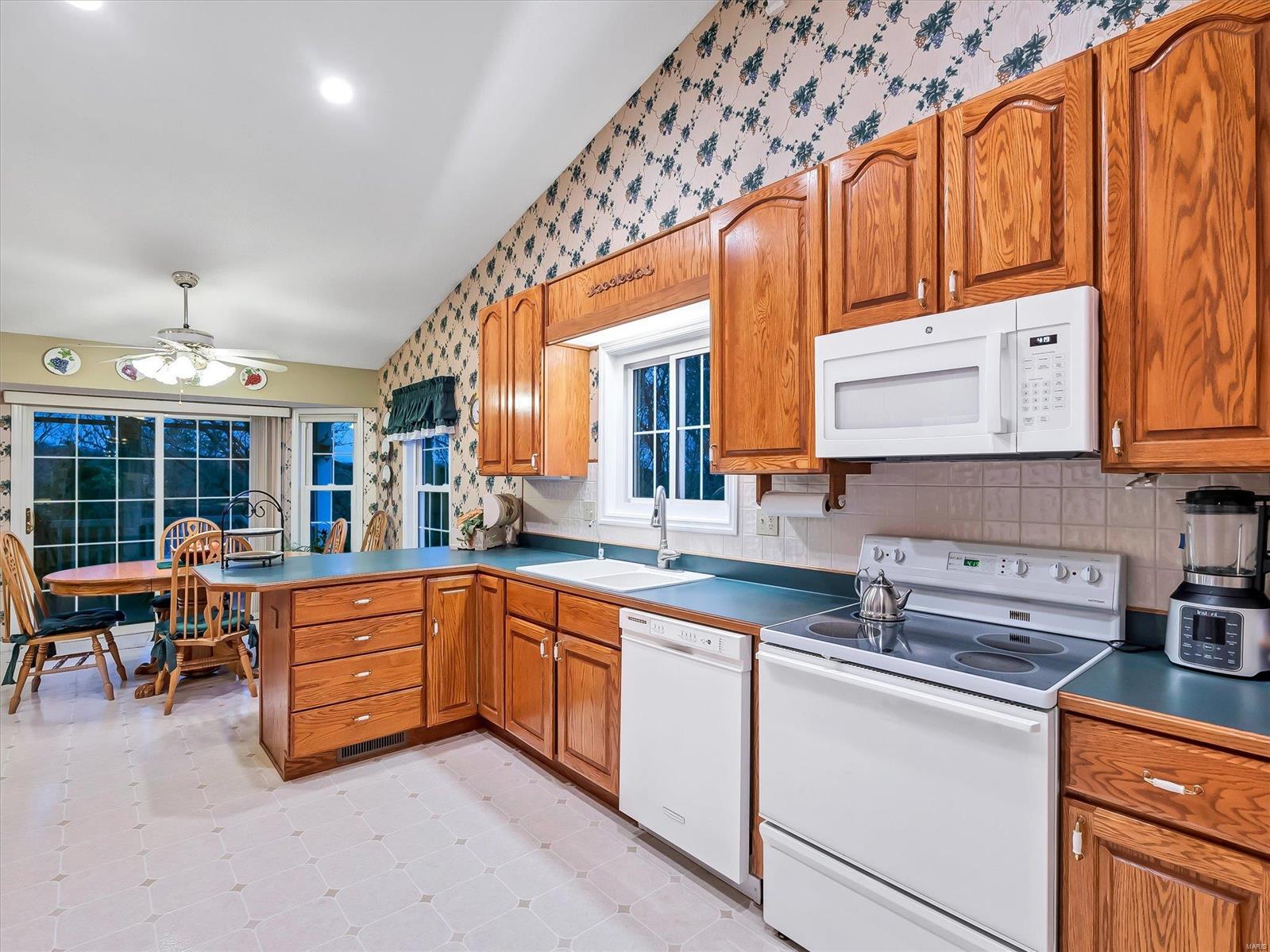 5128 Country Club Drive Property Photo 14