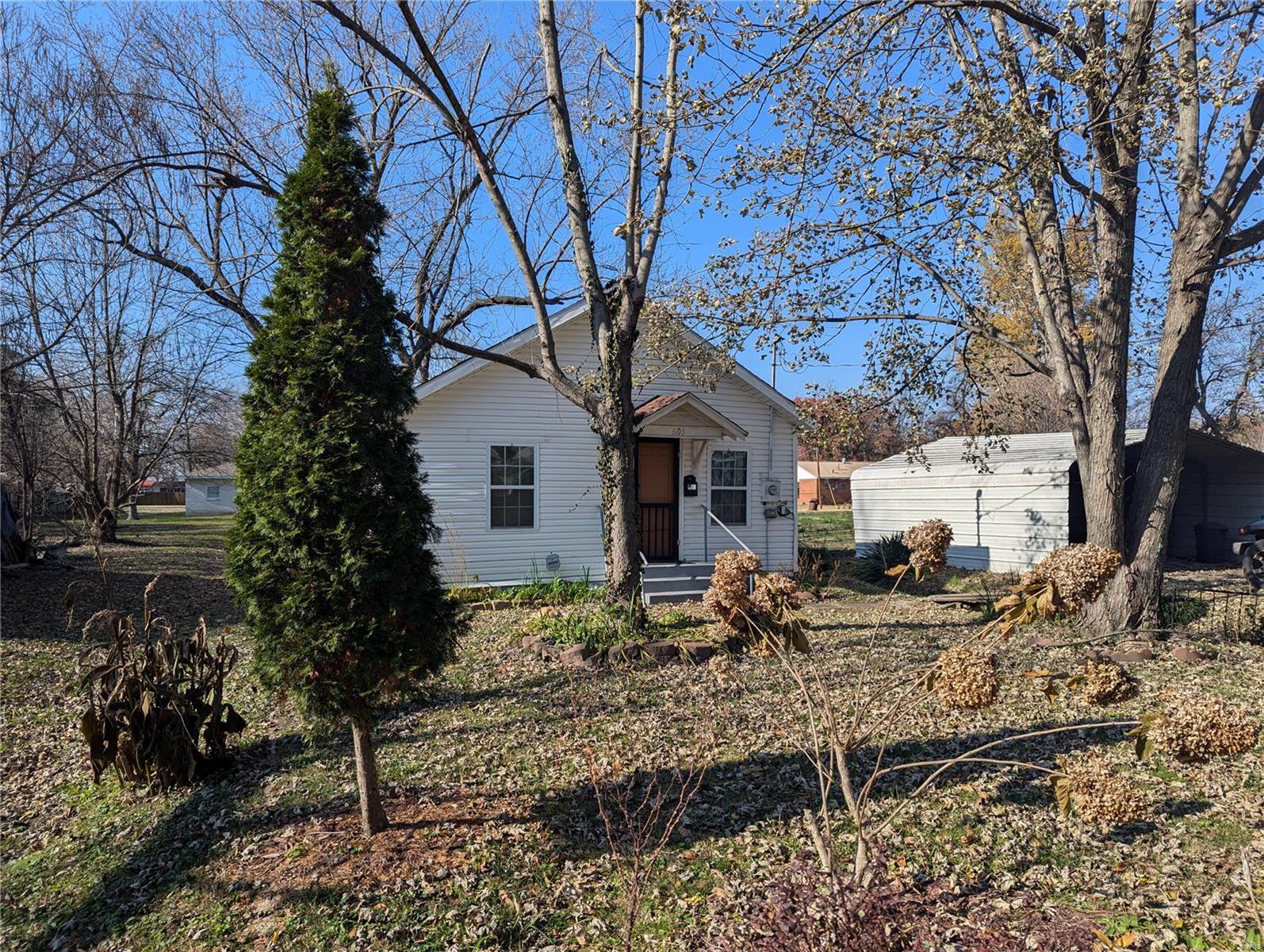 603 N Oak Property Photo 1