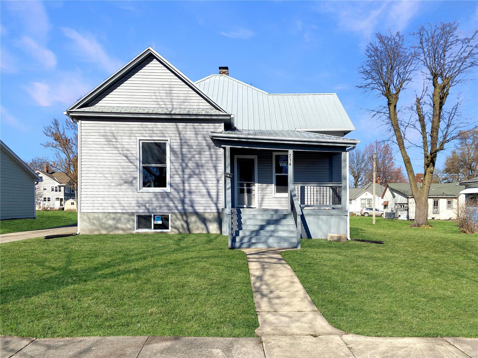 214 W Maple Property Photo 1