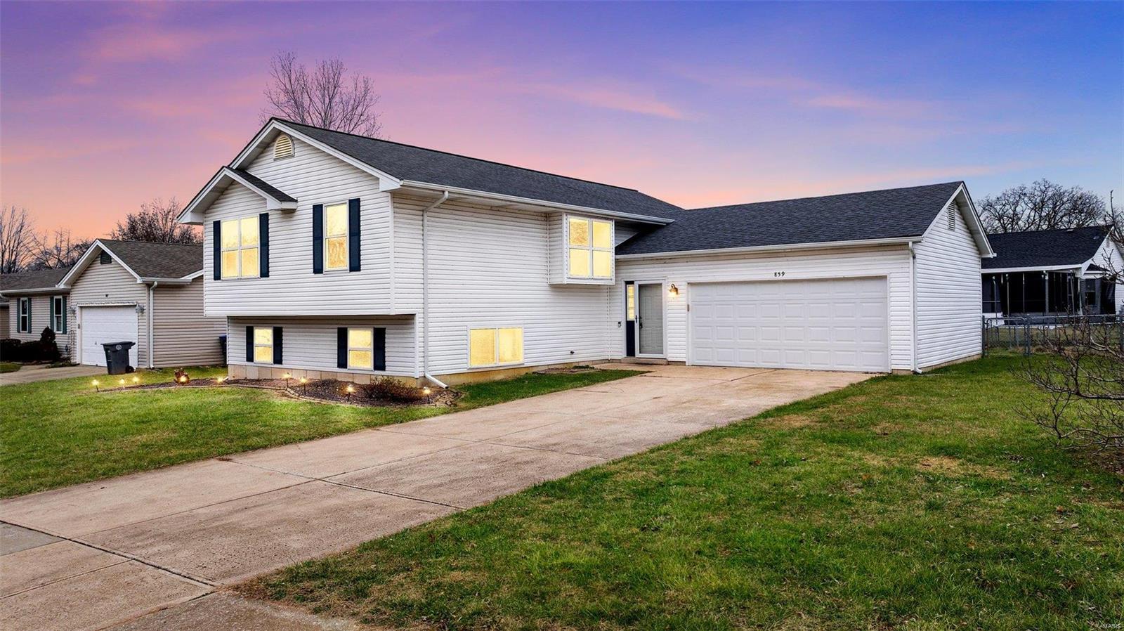 859 Molloy Drive Property Photo 1