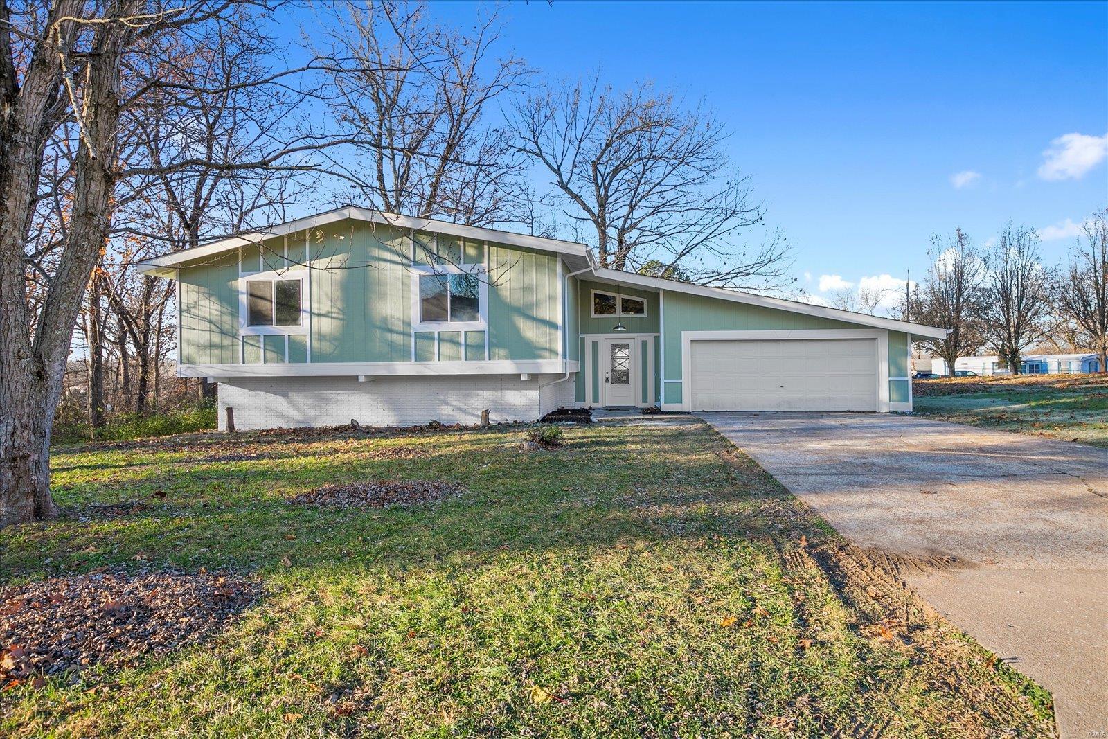 226 Clinton Drive Property Photo