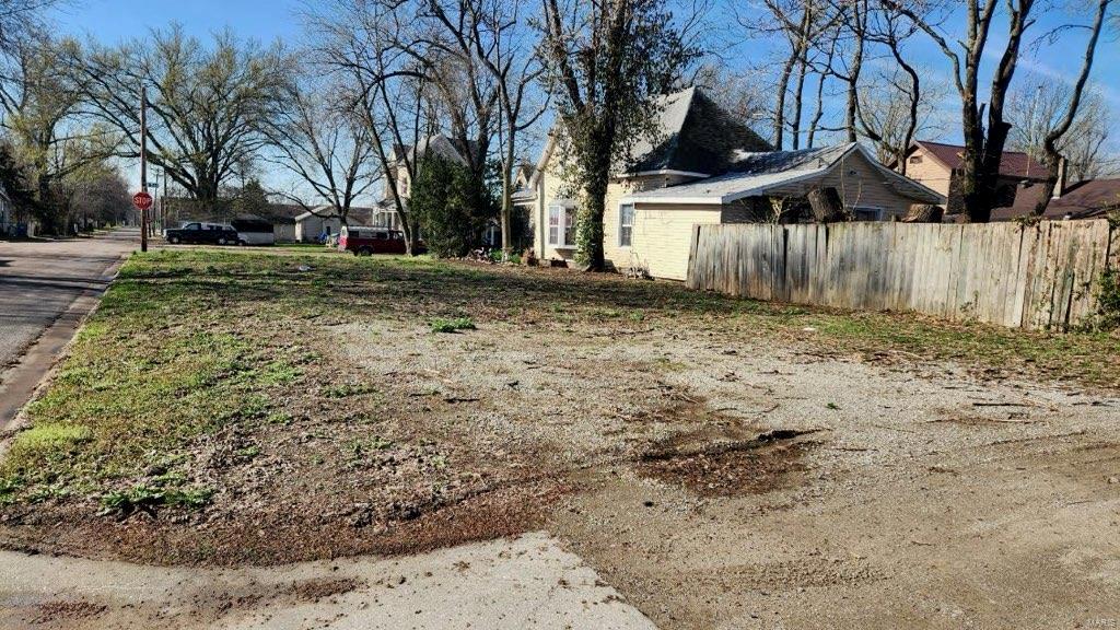 733 E Fifth Street Property Photo 2