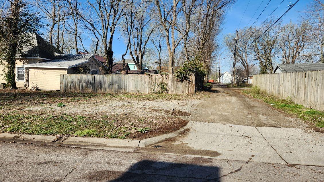 733 E Fifth Street Property Photo 3