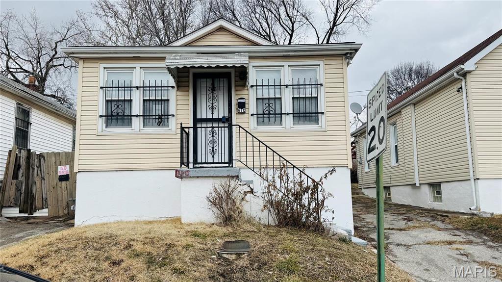 6113 Grimshaw Avenue Property Photo 1