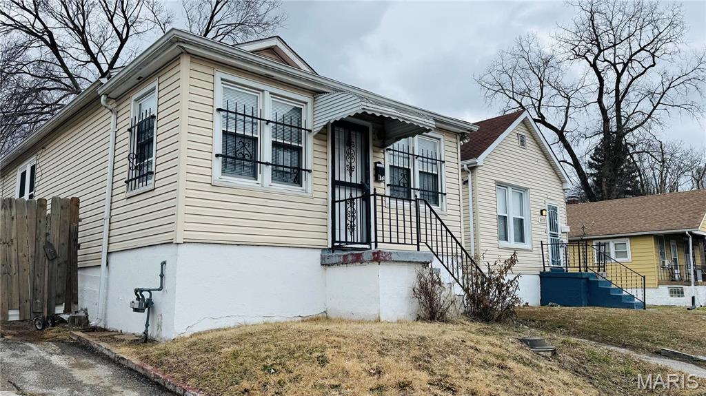 6113 Grimshaw Avenue Property Photo 2