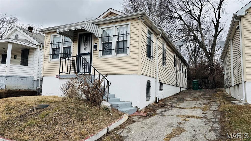 6113 Grimshaw Avenue Property Photo 3
