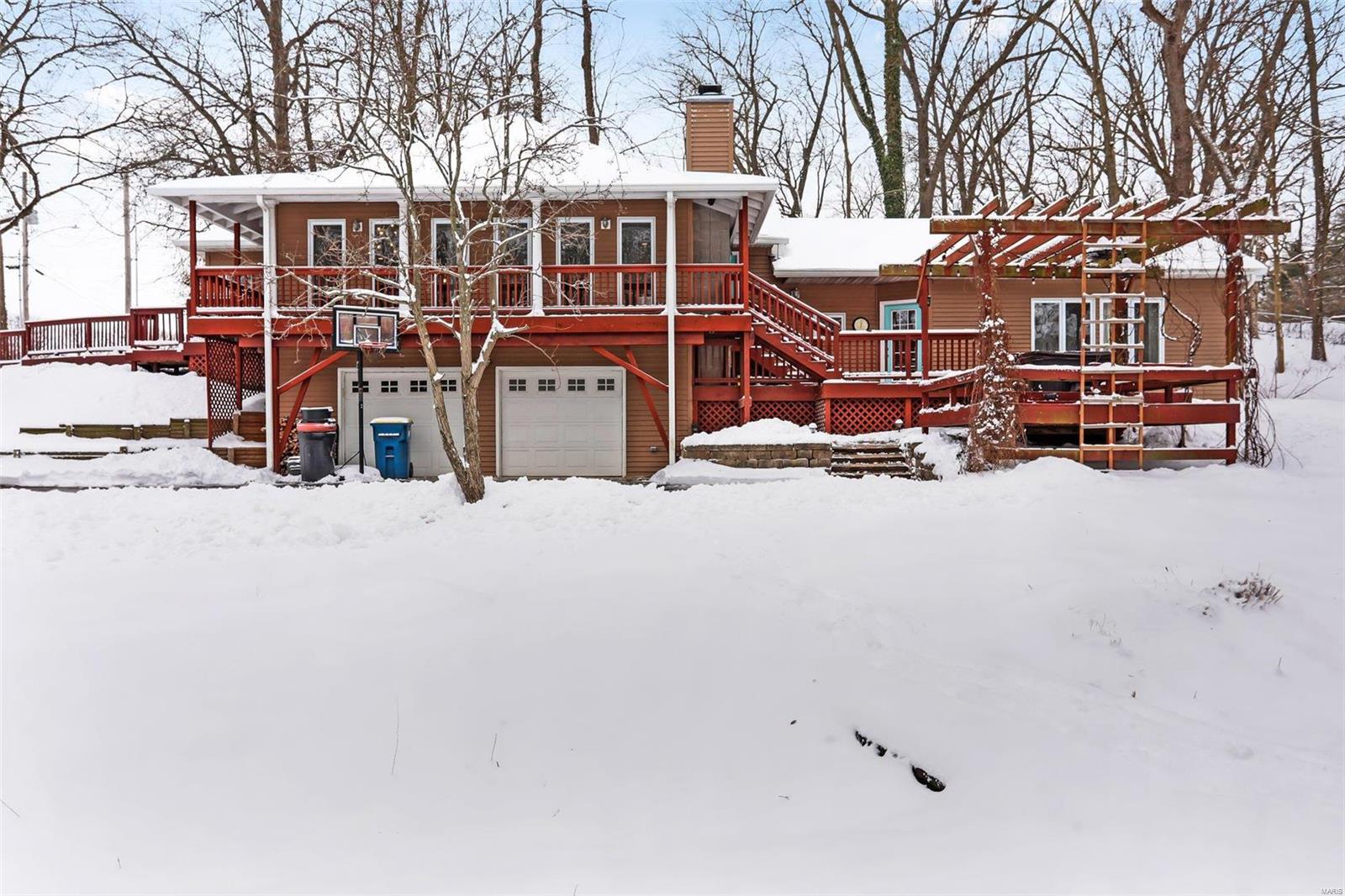 511 W Lake Drive Property Photo 1