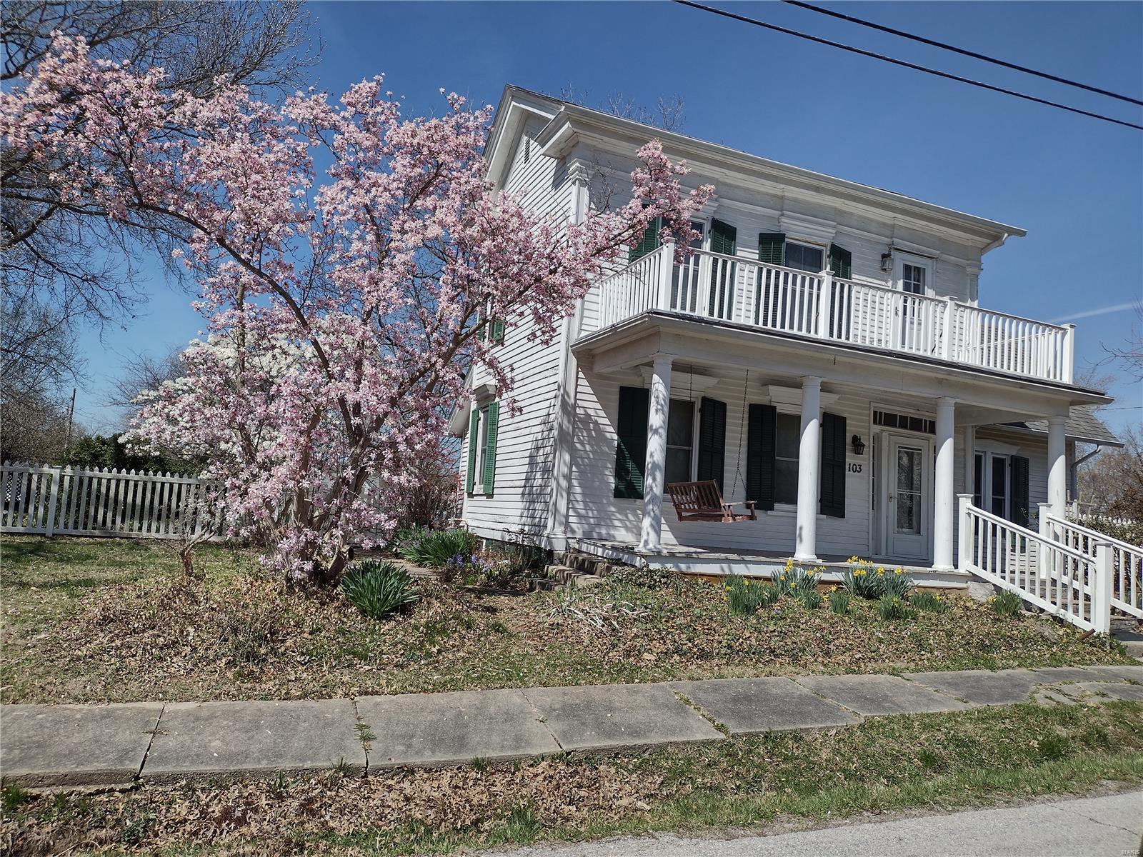 103 N Cherry Property Photo 1