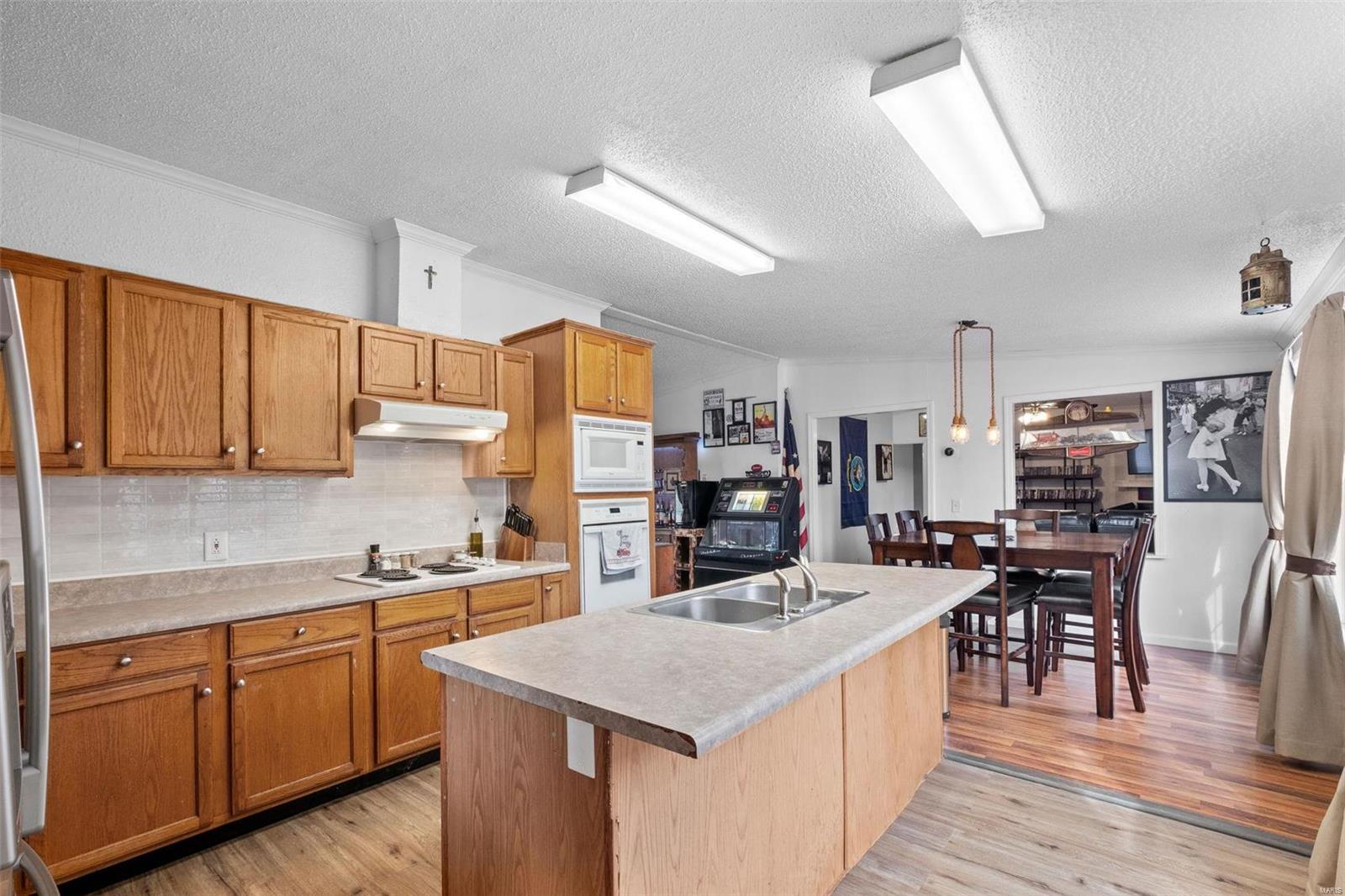 4029 E Shore Drive Property Photo 8