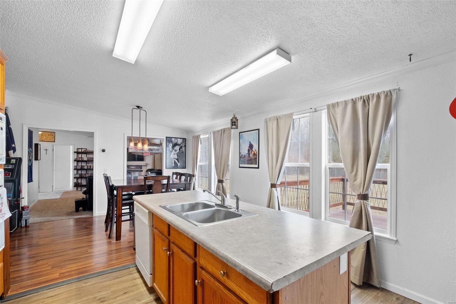 4029 E Shore Drive Property Photo 9