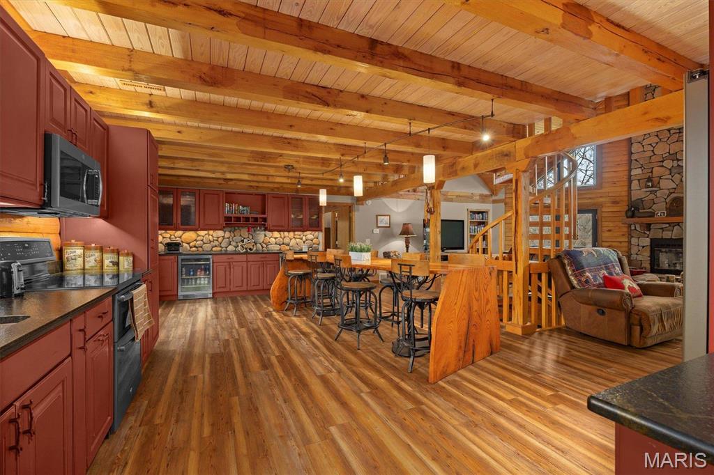 7467 Walshville Trail Property Photo 12