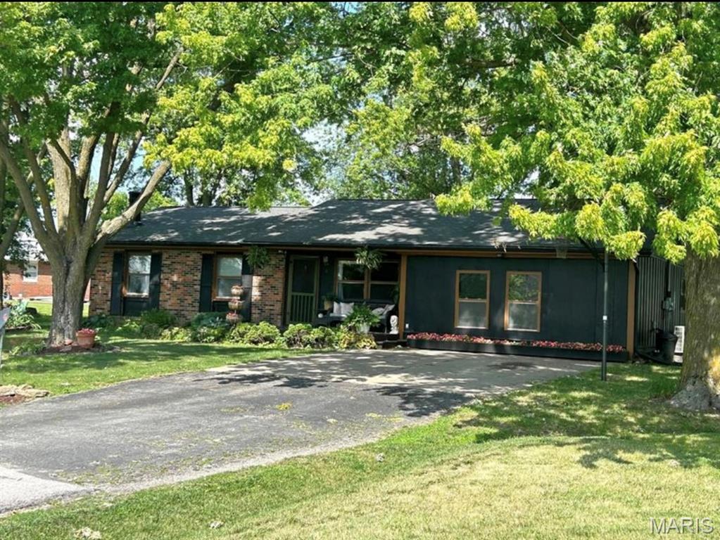 4 Sharon Dr Property Photo 1