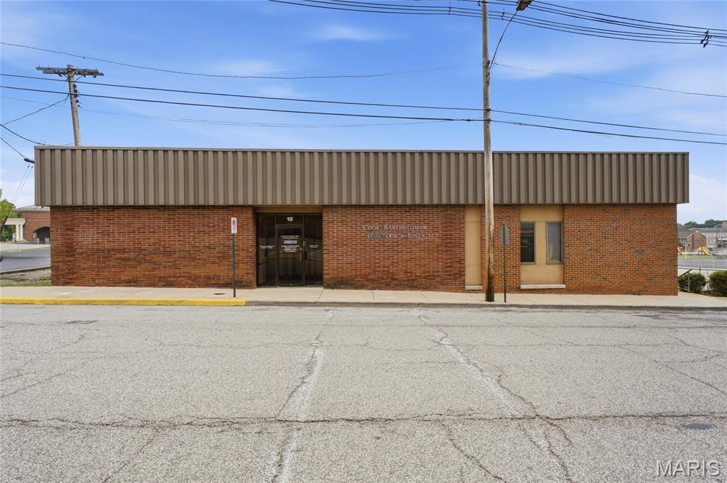 12 W Lincoln Street Property Photo 1