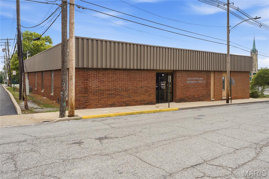 12 W Lincoln Street Property Photo 2
