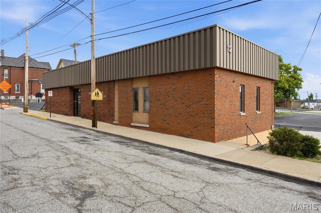 12 W Lincoln Street Property Photo 3
