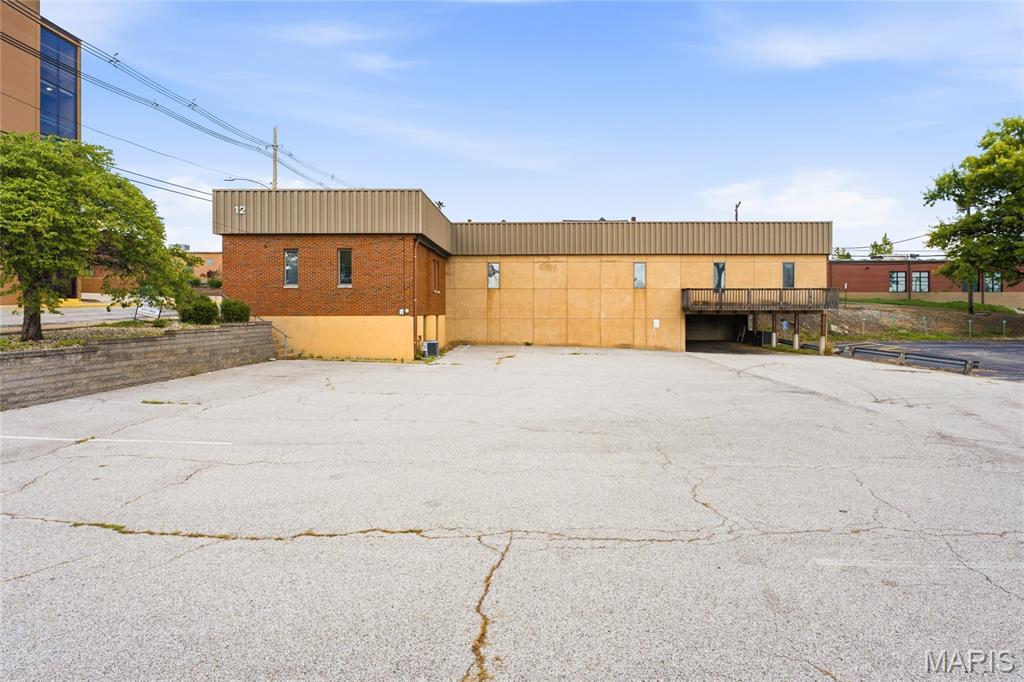 12 W Lincoln Street Property Photo 7