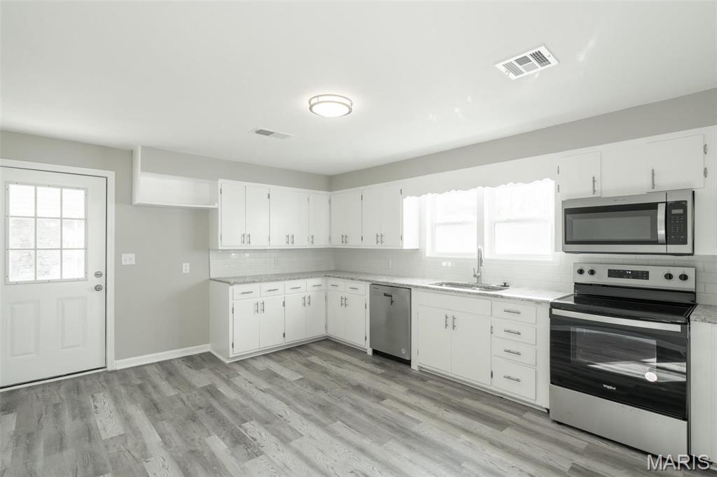 121 W Hicks St Property Photo 3