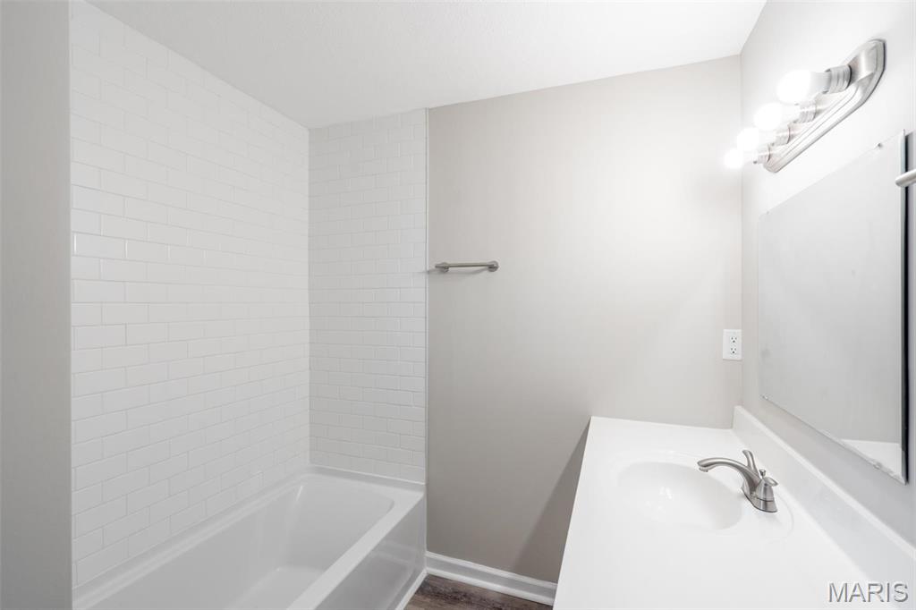 121 W Hicks St Property Photo 6