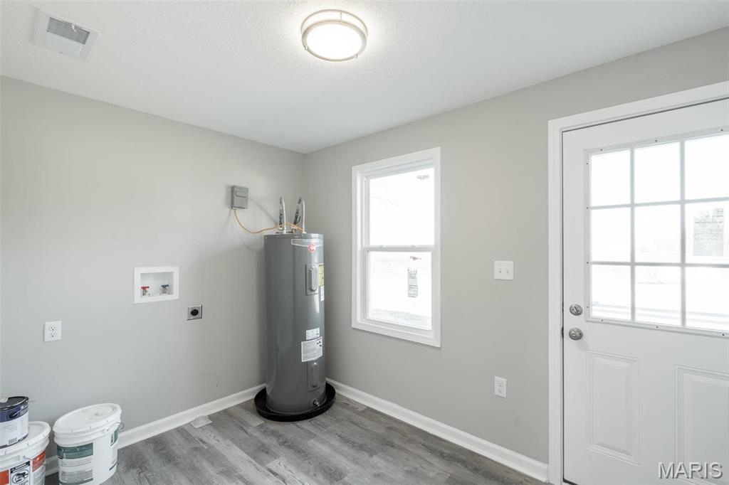 121 W Hicks St Property Photo 8