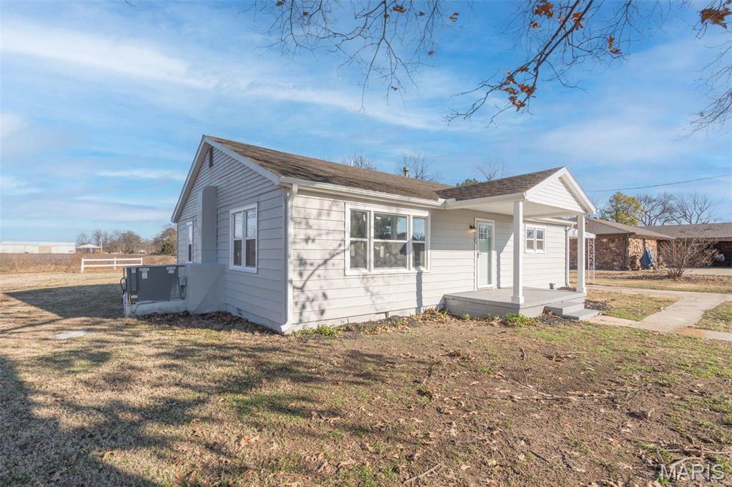 121 W Hicks St Property Photo 9