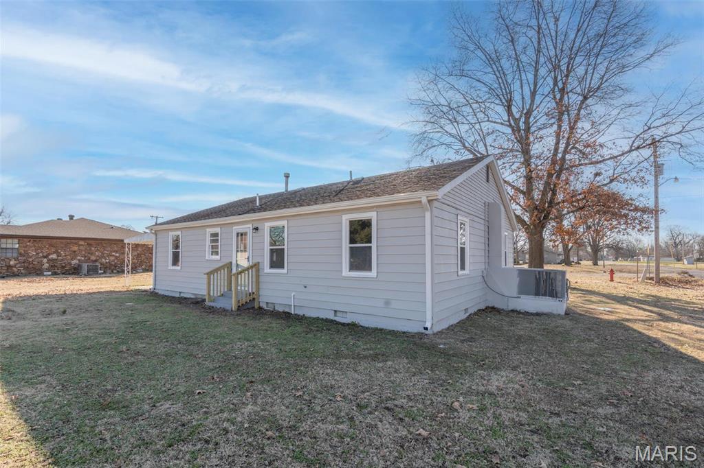 121 W Hicks St Property Photo 10