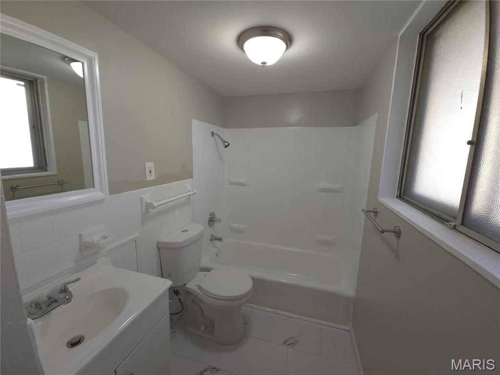 10468 Halls Ferry Road Property Photo 7