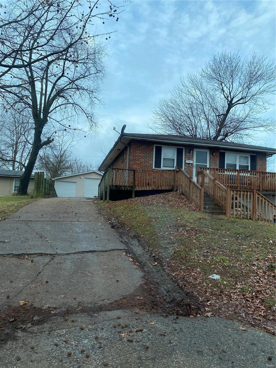 10107 Castle Drive Property Photo 1