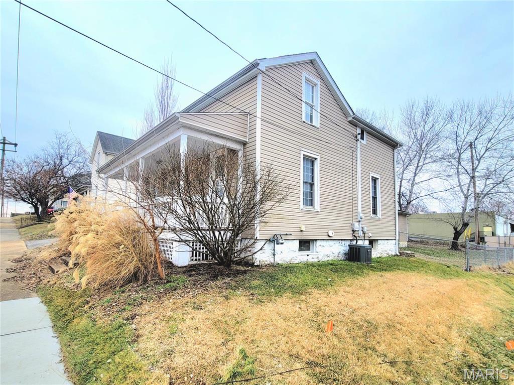 305 Macarthur Street Property Photo 3