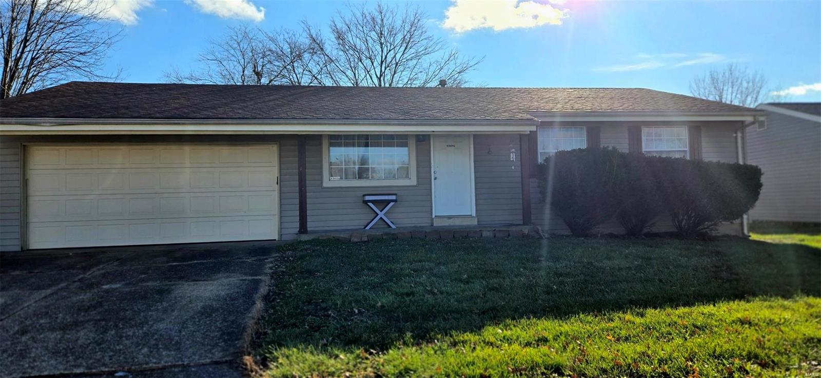 2811 Vineyard Drive Property Photo 1
