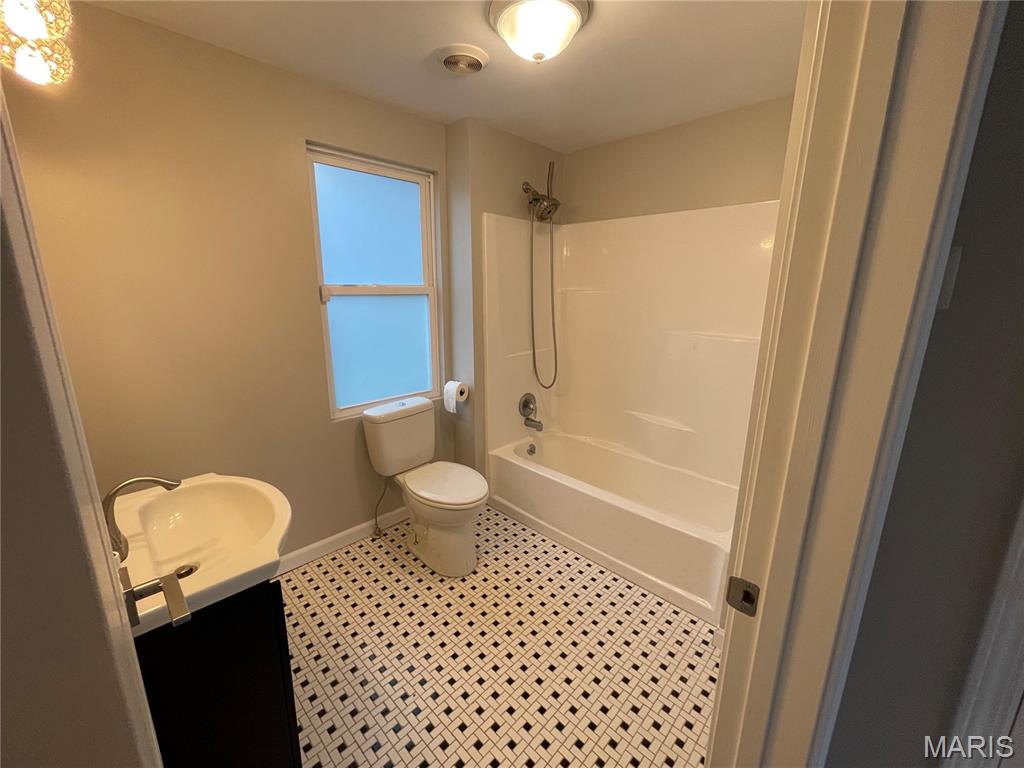 3305 Fee Fee Road Property Photo 8