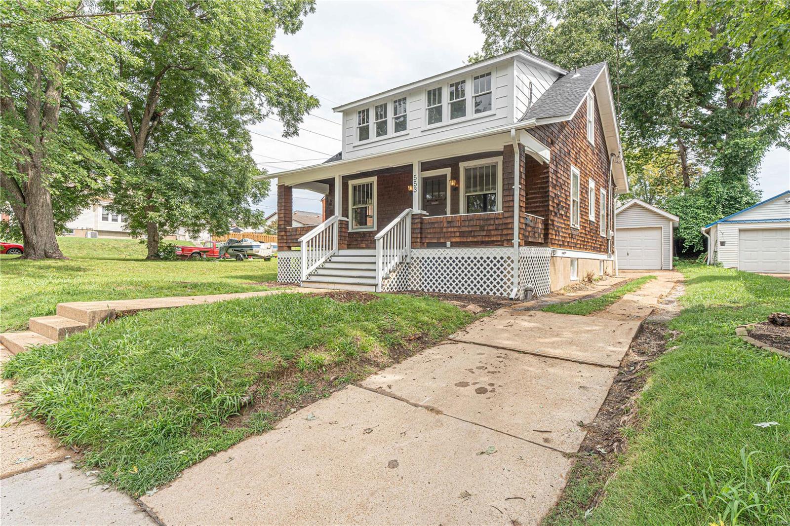 553 W 2nd Street Property Photo 1