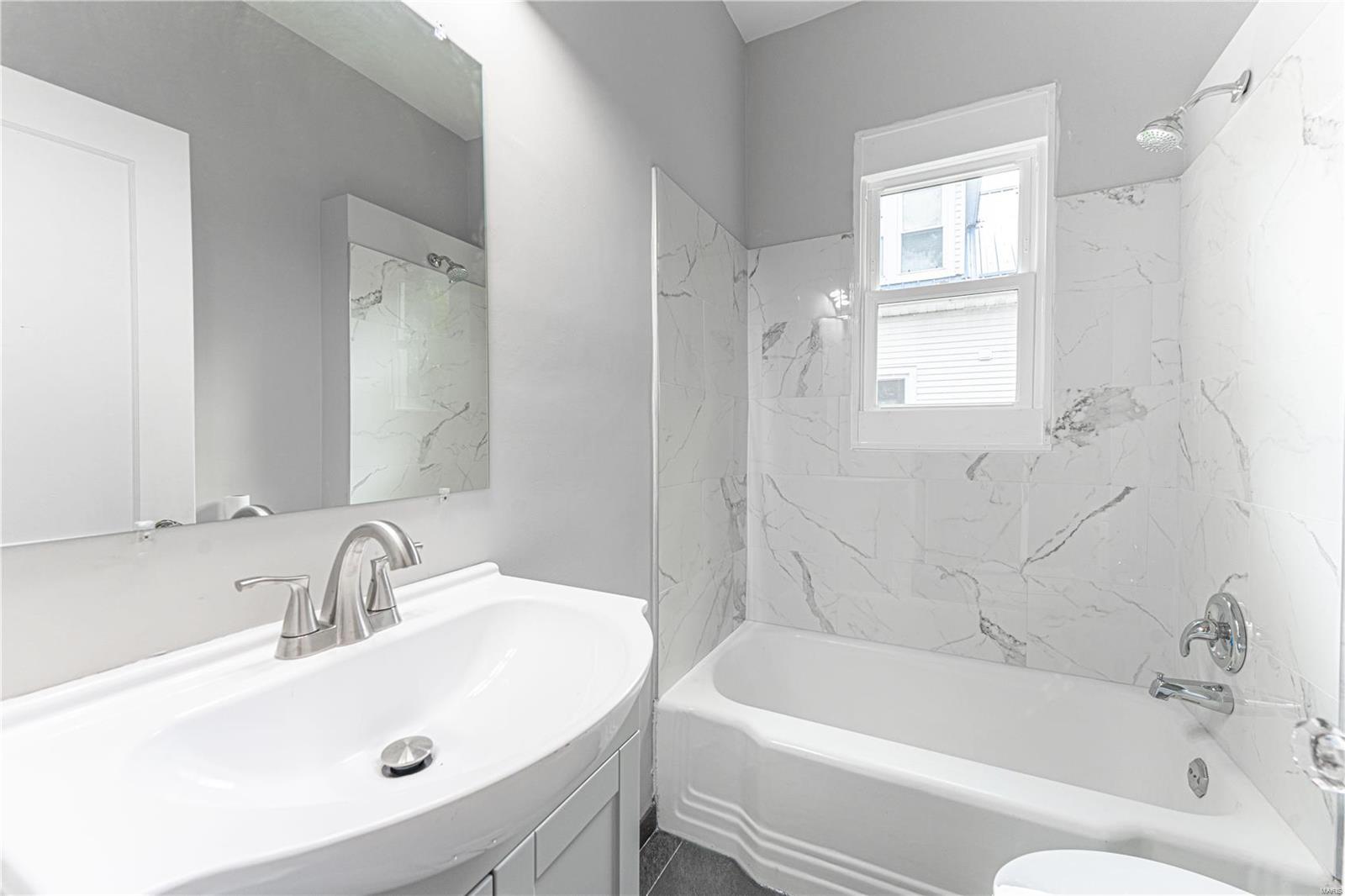 553 W 2nd Street Property Photo 6