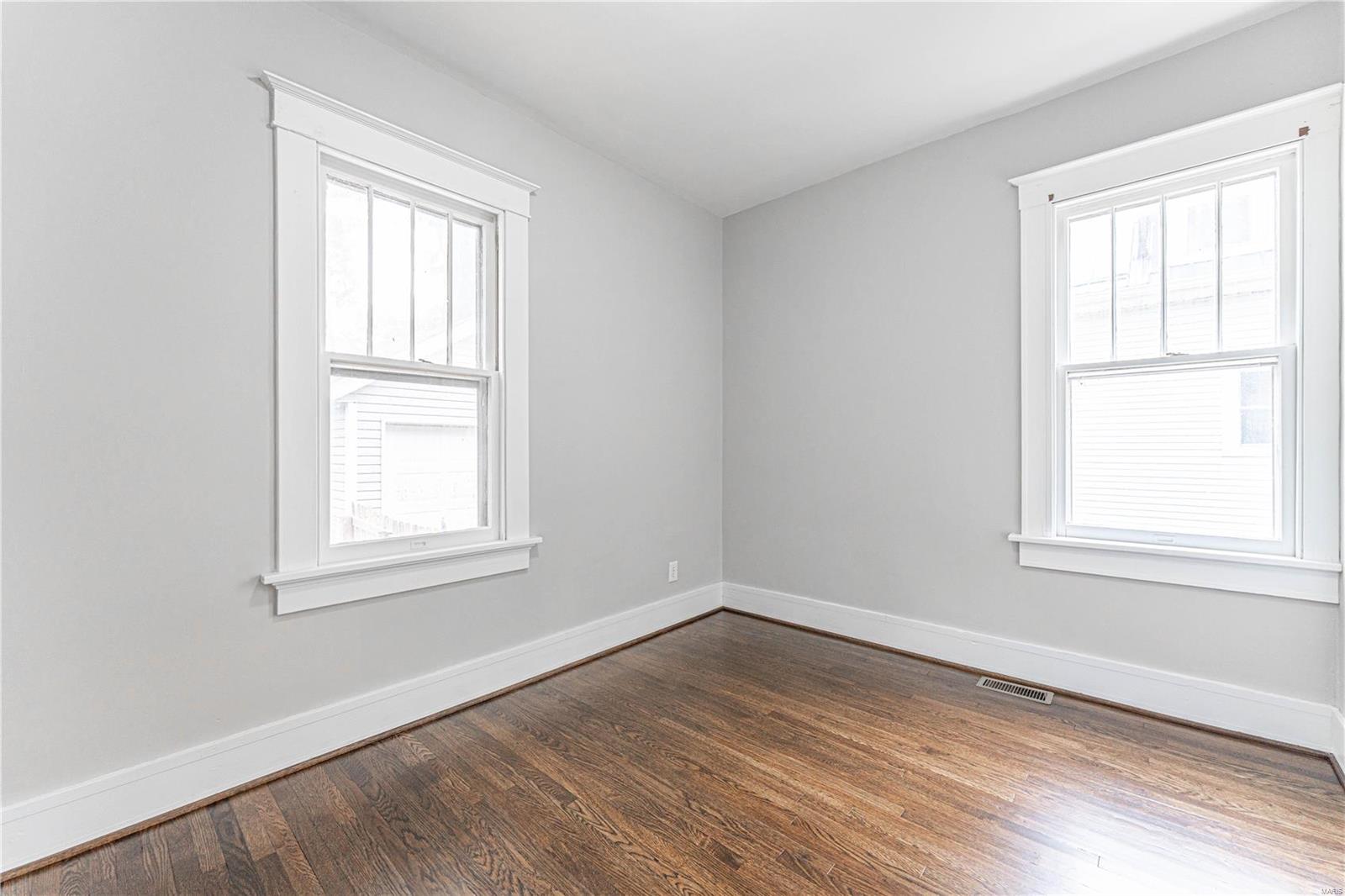 553 W 2nd Street Property Photo 7