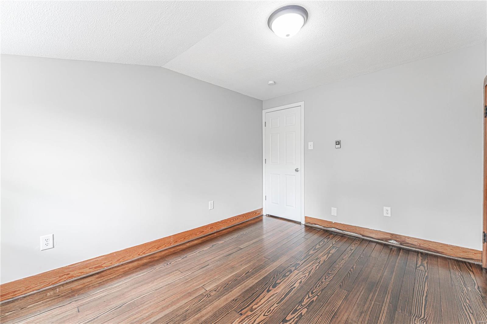 553 W 2nd Street Property Photo 17