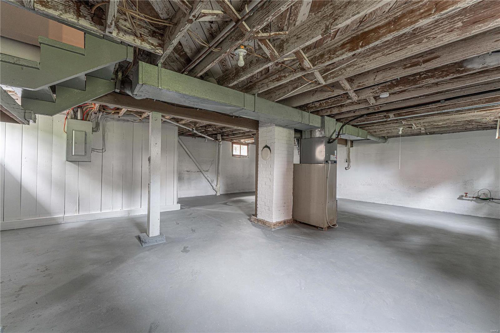 553 W 2nd Street Property Photo 18