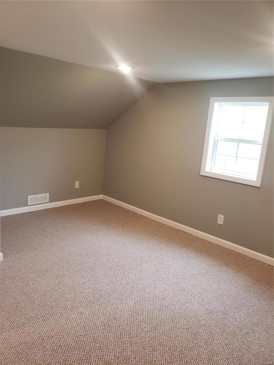 924 College Street Property Photo 5