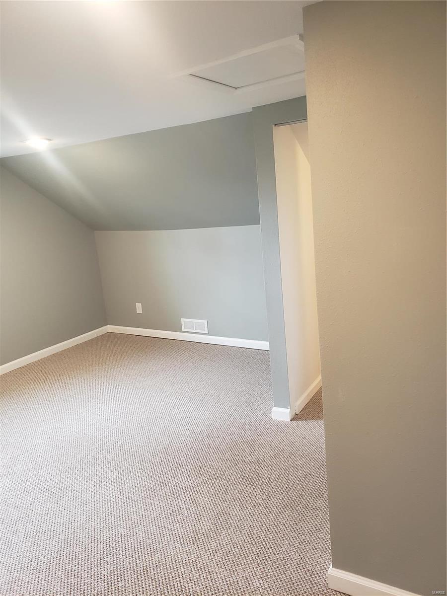 924 College Street Property Photo 7
